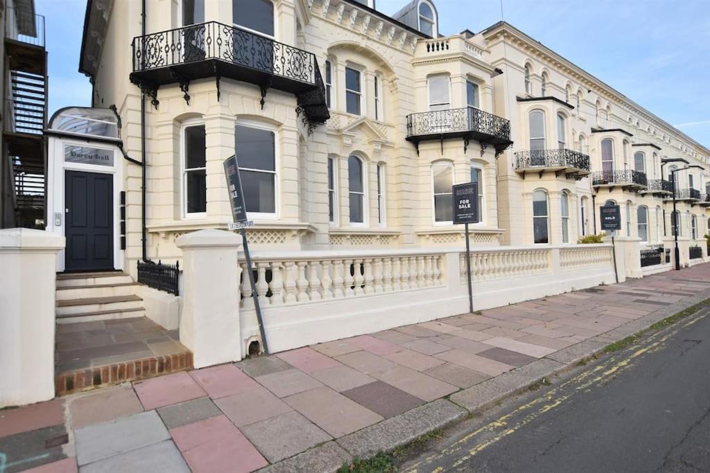 Appartement Vive Sea View Getaway à Hastings Extérieur photo
